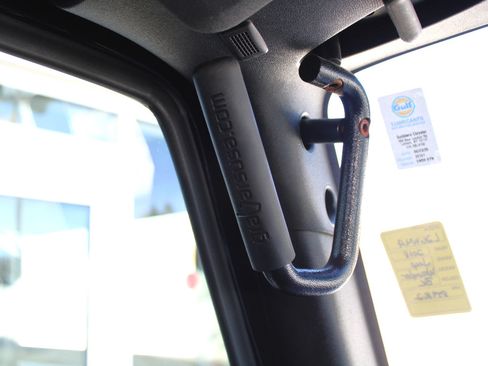 Used 2018 Jeep Wrangler Sport image 33