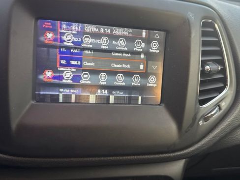 Used 2020 Jeep Compass Latitude w/ Cold Weather Group AWD/4WD image 2