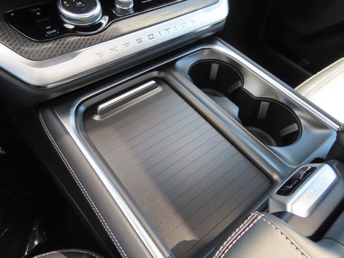 New 2026 Ford Expedition Platinum image 15