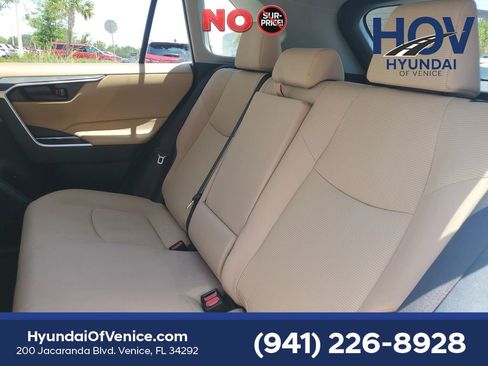 Used 2020 Toyota RAV4 LE AWD/4WD image 12