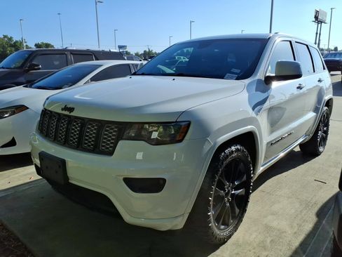 Used 2021 Jeep Grand Cherokee Laredo X RWD image 4