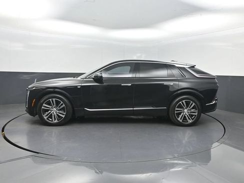 Used 2024 Cadillac Lyriq Luxury RWD image 2