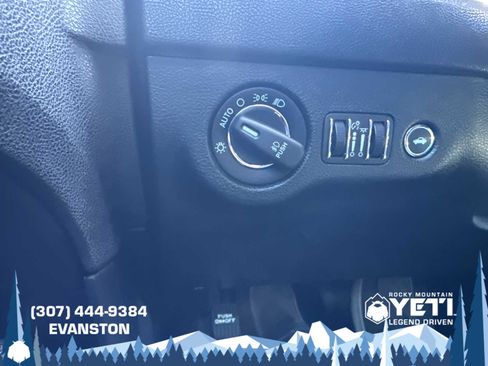 Used 2017 Chrysler 300 C AWD/4WD image 24