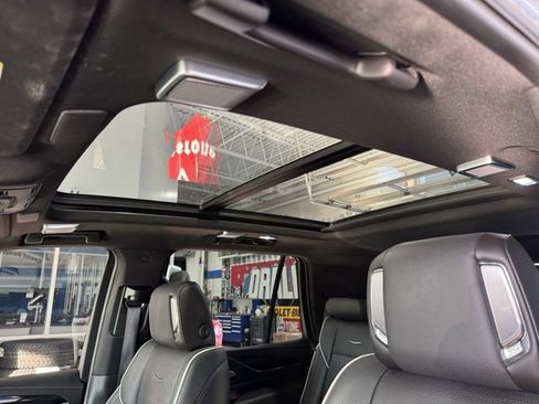 Used 2023 Cadillac Escalade Sport w/ LPO, ONYX Package image 7