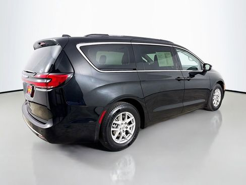 Used 2022 Chrysler Pacifica Touring-L image 7