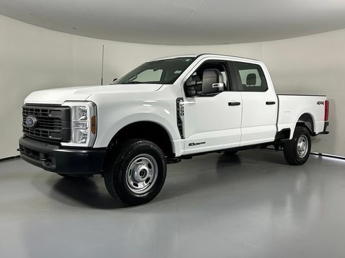 Used 2024 Ford F250 XL AWD/4WD image 3