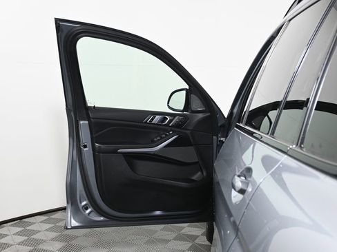 Certified 2024 BMW X7 xDrive40i w/ M Sport Package image 27