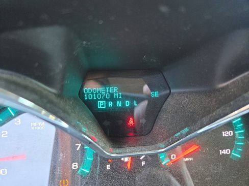 Used 2017 Chevrolet Traverse LS FWD image 2
