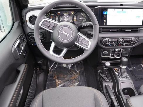 Used 2025 Jeep Wrangler Unlimited Sahara w/ Safety Group AWD/4WD image 21