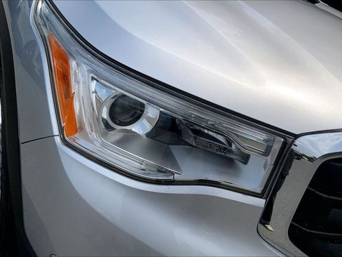 Used 2019 GMC Acadia SLE FWD image 28