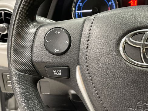 Used 2017 Toyota Corolla LE image 19