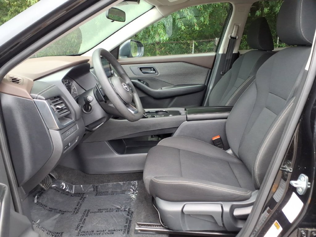 Used 2023 Nissan Rogue S FWD image 11