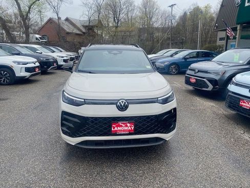 New 2026 Volkswagen Tiguan SE R-Line AWD/4WD image 2