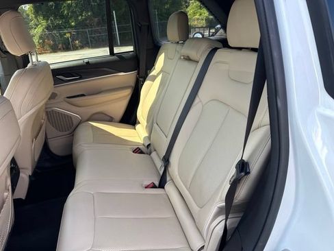 Used 2022 Jeep Grand Cherokee Limited 4xe w/ Luxury Tech Group II AWD/4WD image 14
