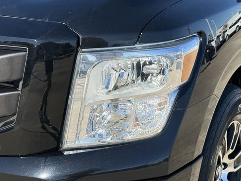 Used 2021 Nissan Titan SV w/ SV Convenience Package image 11