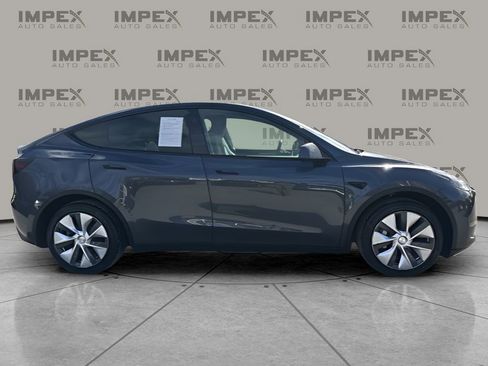 Used 2023 Tesla Model Y Long Range image 6