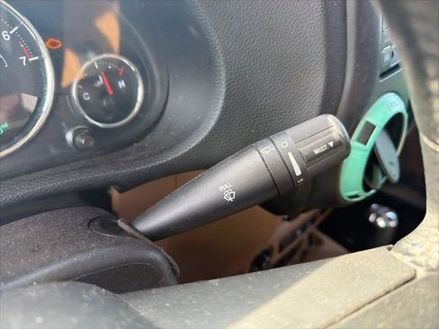 Used 2017 Jeep Wrangler Unlimited Sahara w/ Connectivity Group image 35