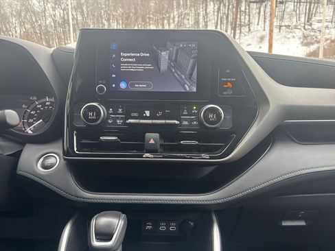 Used 2025 Toyota Highlander LE image 17