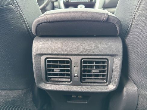 Used 2021 Toyota Venza LE image 17