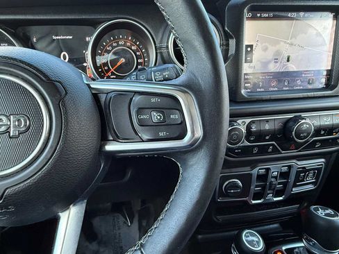 Used 2018 Jeep Wrangler Unlimited Sahara AWD/4WD image 24