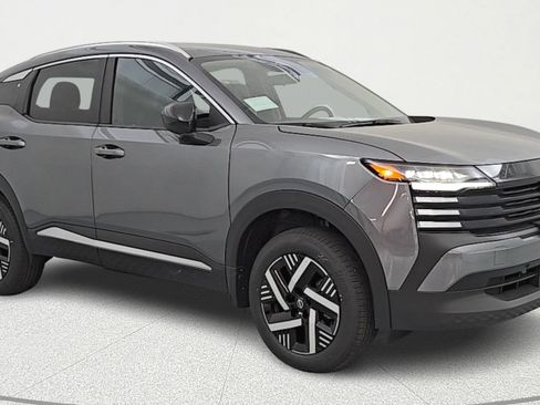 Certified 2025 Nissan Kicks SV image 1