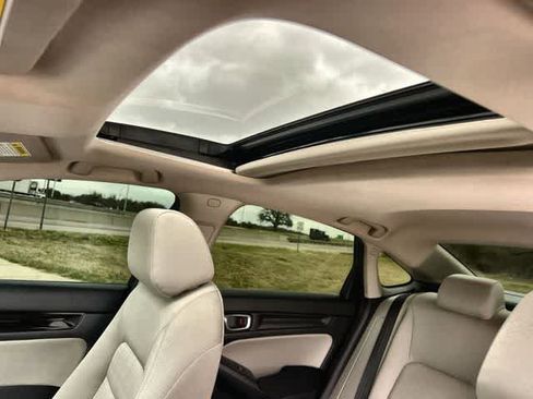 Certified 2022 Honda Civic EX image 32