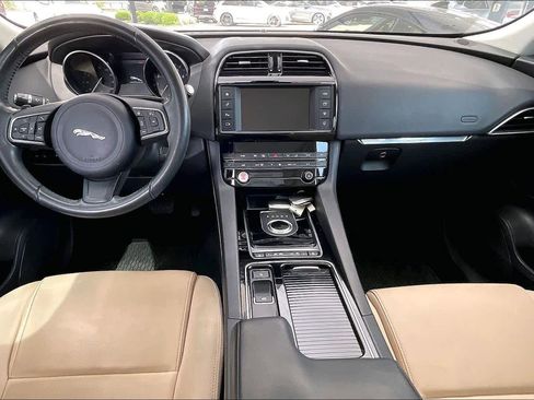 Used 2018 Jaguar F-PACE Premium image 16