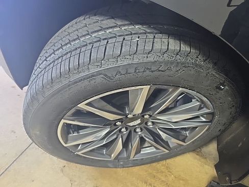 Certified 2023 Cadillac Escalade Sport Platinum w/ Heavy-Duty Trailer Package image 18