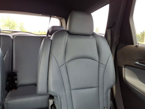 Used 2023 Buick Enclave Essence AWD/4WD image 15