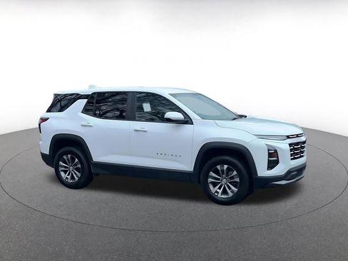 Used 2025 Chevrolet Equinox LT image 2