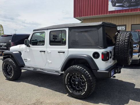 Used 2018 Jeep Wrangler Unlimited Sport AWD/4WD image 3