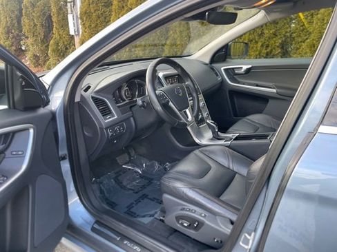 Used 2017 Volvo XC60 T6 Dynamic w/ Advanced Package image 18