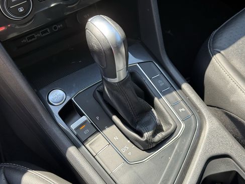 Used 2019 Volkswagen Tiguan SEL FWD image 22