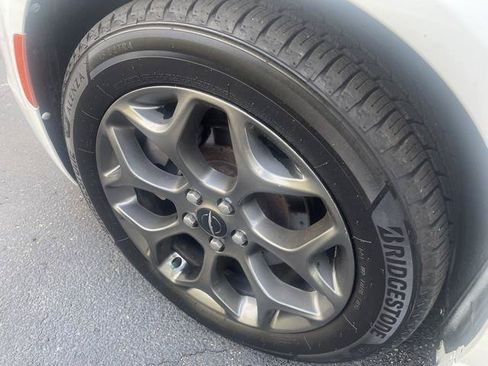 Used 2018 Chrysler 300 S AWD/4WD image 12