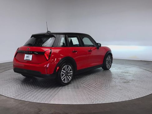 Used 2026 MINI Cooper 4-Door Hardtop FWD image 8