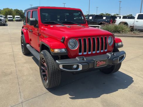 Used 2019 Jeep Wrangler Unlimited Sahara w/ Safety Group AWD/4WD image 2