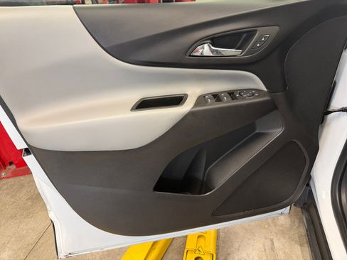 Used 2024 Chevrolet Equinox LS image 27