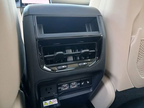 New 2025 Jeep Grand Cherokee Limited w/ Trailer Tow Package AWD/4WD image 31