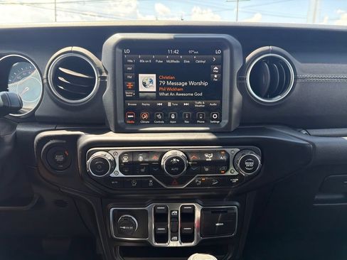 Used 2020 Jeep Wrangler Unlimited Sahara AWD/4WD image 32