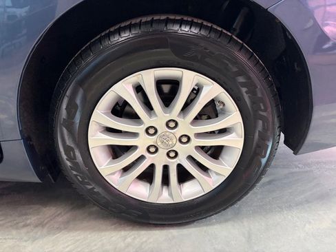 Used 2016 Toyota Sienna XLE Premium image 28