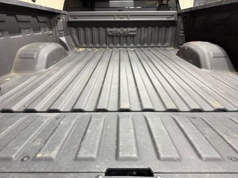 Used 2025 GMC Sierra 2500 AT4 w/ AT4 Premium Plus Package AWD/4WD image 9