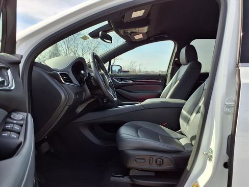 Used 2023 Buick Enclave Essence image 24