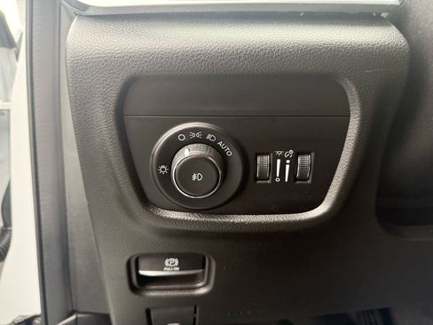 Used 2022 Jeep Grand Cherokee Overland w/ Luxury Tech Group IV image 13