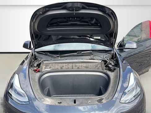 Used 2024 Tesla Model Y Performance AWD/4WD image 31