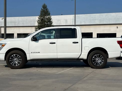 Used 2023 Nissan Titan SV image 6