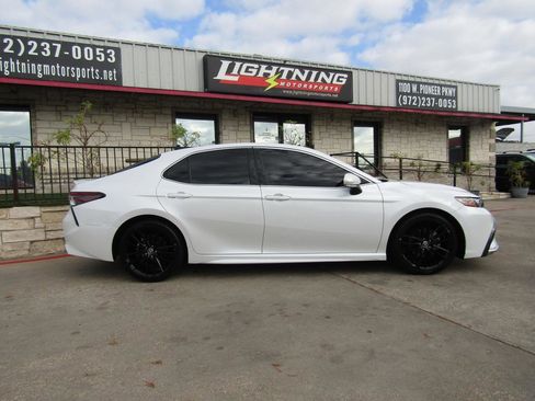 Used 2021 Toyota Camry XSE w/ Navigation Package image 5