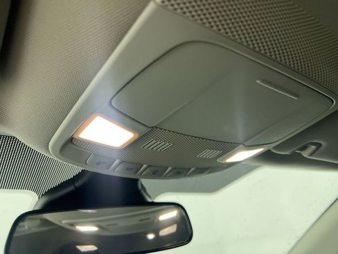 Used 2022 Ford Edge SE w/ Black Appearance Package image 19