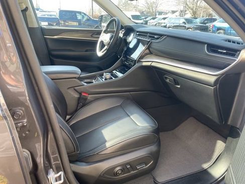 Used 2024 Jeep Grand Cherokee Limited AWD/4WD image 17