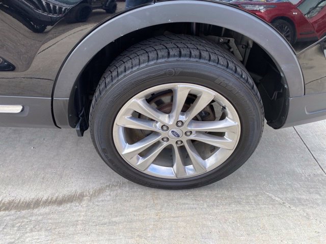 Used 2018 Ford Explorer XLT w/ Equipment Group 202A AWD/4WD image 15