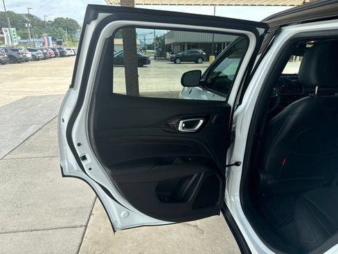 Used 2023 Jeep Compass Trailhawk w/ Trailhawk Elite Group AWD/4WD image 15